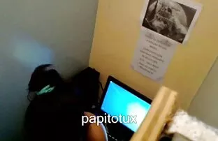 Lesbiche donna nuda hard sembra spettacolare in stivali di pelle