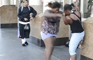 Una matura dai signore sposate nude seni cagna sollevato la gonna e masturbandosi la figa
