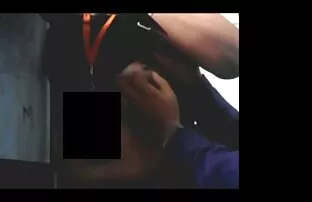 Giovane porno video nonne nude modello chic scopa con un uomo in varie posizioni