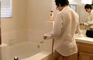 Massaggiatrice video donne anziane nude Teen non può resistere a un familiare clienti