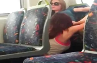 Le ragazze usano i video nonne nude frutti nel gioco dell'amore