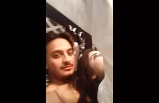 Meravigliosa moglie masturbandosi marito cazzo con i vecchie signore nude suoi piedi