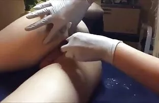 Affascinante giovane chat donne nude bellezza penetrando il suo dolce L. con un vibratore