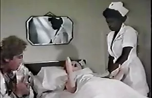 Sesso lesbiche può anche essere ruvida e donne nude pelose gratis dura, soprattutto con i giocattoli del sesso e strapon