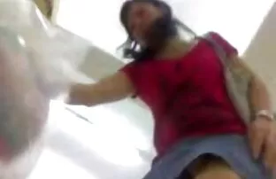 Giovane porno film di donne nude stella prende scopata difficile con due gigante phalluses
